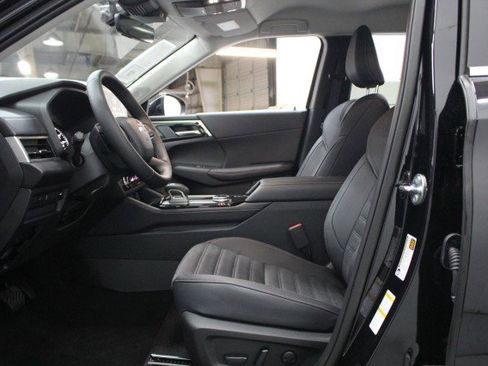 New 2026 Mitsubishi Outlander SE image 6