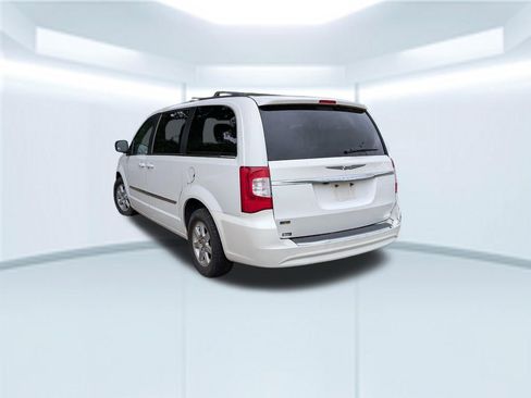 Used 2012 Chrysler Town & Country Touring w/ Entertainment Group #1 FWD image 2