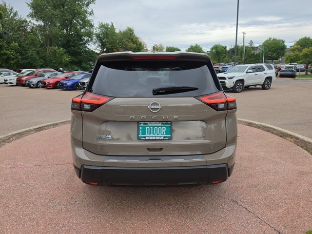 Used 2025 Nissan Rogue SV AWD/4WD image 4