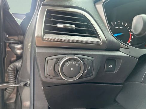 Used 2017 Ford Fusion SE FWD image 22