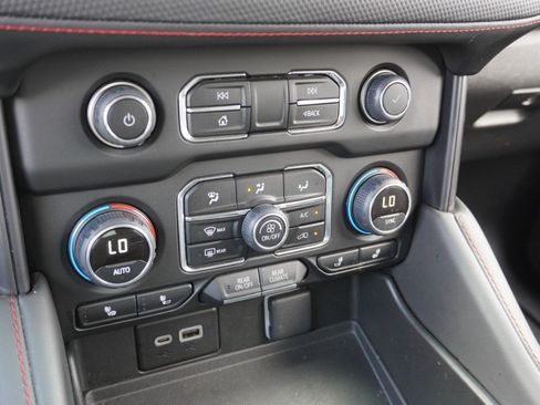 Used 2024 Chevrolet Suburban RST w/ Luxury Package AWD/4WD image 18