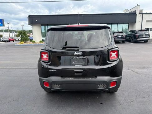 Used 2023 Jeep Renegade Latitude AWD/4WD image 5