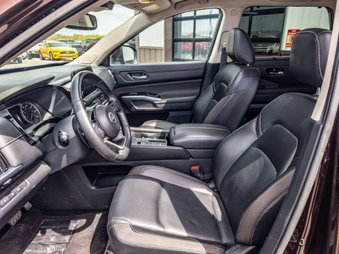 Used 2022 Nissan Pathfinder SL w/ SL Premium Package image 7