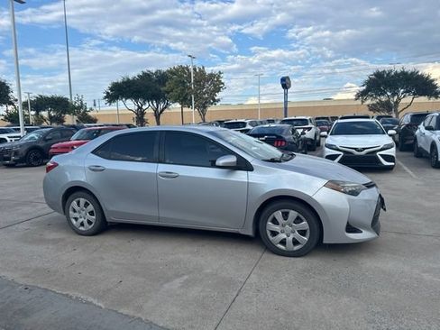 Used 2017 Toyota Corolla LE FWD image 4