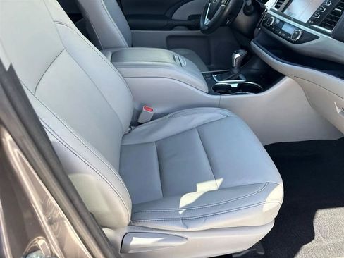 Used 2015 Toyota Highlander XLE FWD image 50
