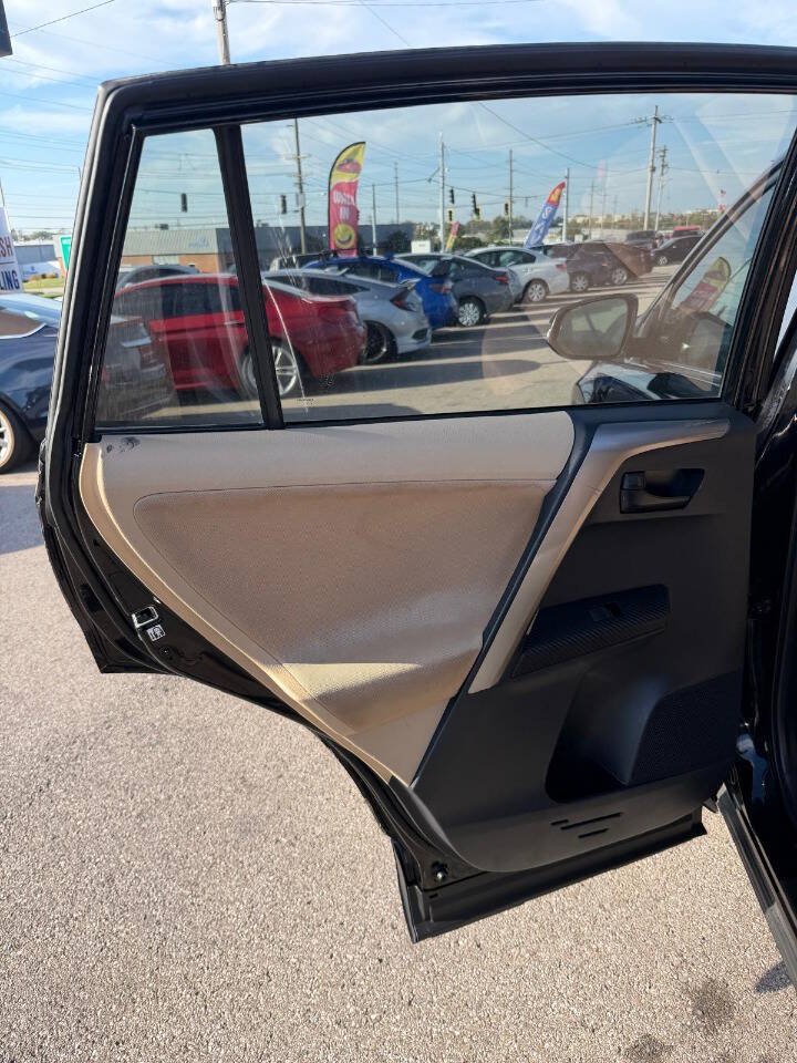 Used 2013 Toyota RAV4 XLE FWD image 25