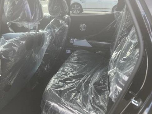 New 2025 Genesis GV60 Advanced image 23