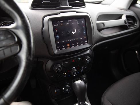 Used 2019 Jeep Renegade Altitude w/ UConnect 8.4 Nav Group AWD/4WD image 14