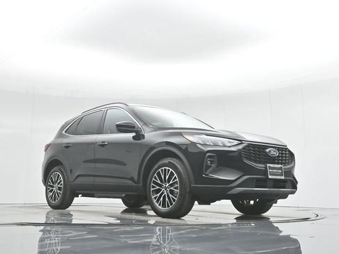 New 2025 Ford Escape SE image 43
