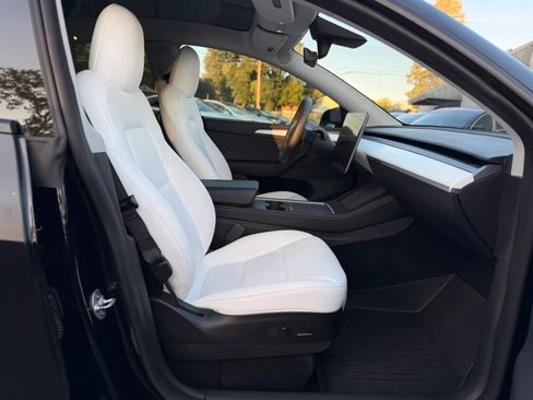 Used 2022 Tesla Model Y Performance AWD/4WD image 10