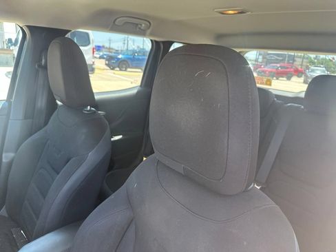 Used 2016 Jeep Renegade Latitude AWD/4WD image 2