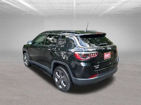 Used 2022 Jeep Compass Latitude w/ Sun and Sound Group AWD/4WD image 3
