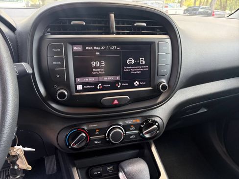 Used 2025 Kia Soul LX w/ LX Technology Package FWD image 20