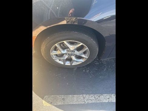 Used 2017 Chrysler Pacifica Limited w/ UConnect Theater Package FWD image 17