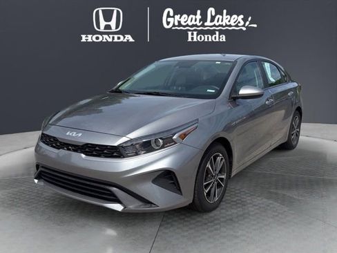 Used 2022 Kia Forte LXS FWD image 2