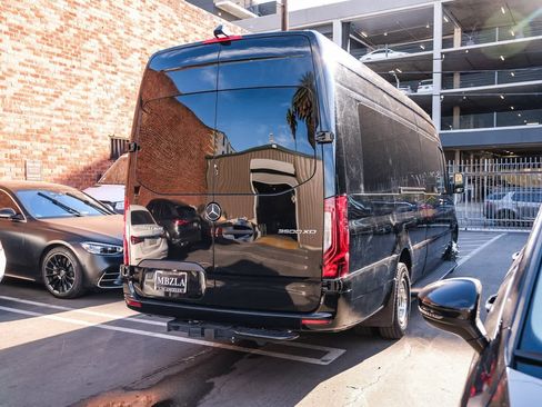 Used 2023 Mercedes-Benz Sprinter 3500 image 4
