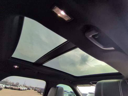 Used 2019 Land Rover Range Rover Velar R-Dynamic SE image 22