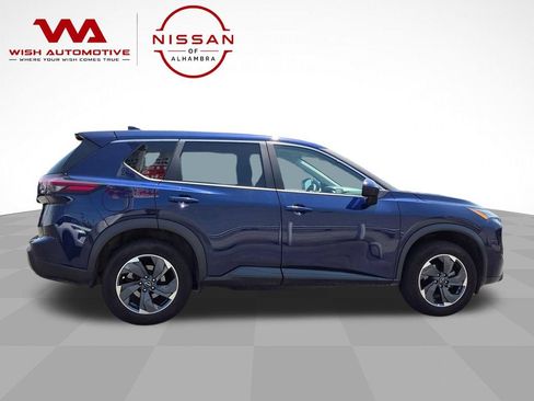 Certified 2024 Nissan Rogue SV FWD image 4