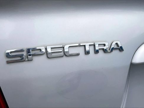 Used 2005 Kia Spectra LX image 9