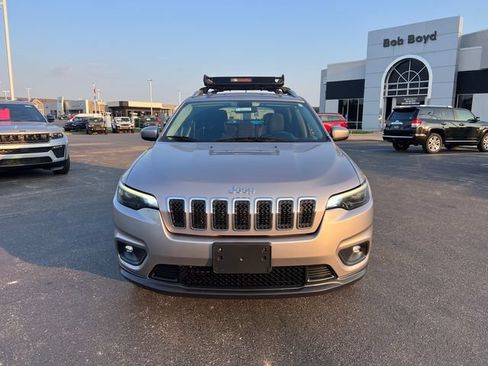 Used 2019 Jeep Cherokee Latitude w/ Cold Weather Group AWD/4WD image 2