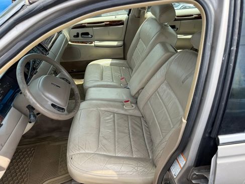 Used 2000 Lincoln Town Car Executive RWD image 11