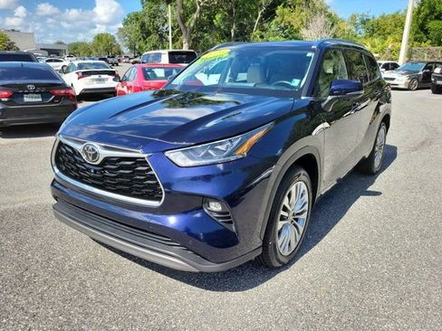 Used 2023 Toyota Highlander Platinum FWD image 14