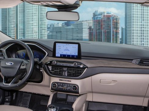 Used 2020 Ford Escape Titanium w/ Titanium Premium Package 2.0 image 16