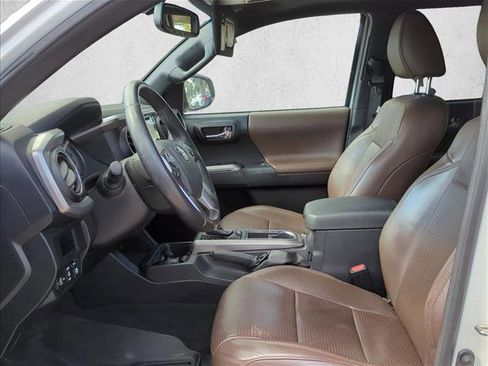Used 2017 Toyota Tacoma Limited image 8