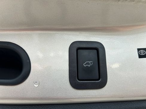 Used 2014 Toyota Highlander XLE AWD/4WD image 12