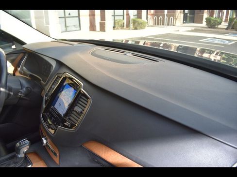 Used 2021 Volvo XC90 T6 Momentum w/ Advanced Package AWD/4WD image 39
