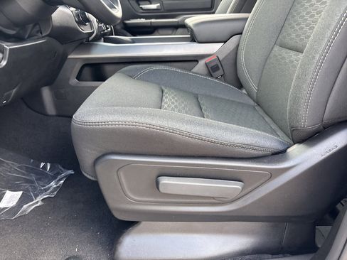 New 2026 RAM 1500 Express AWD/4WD image 17