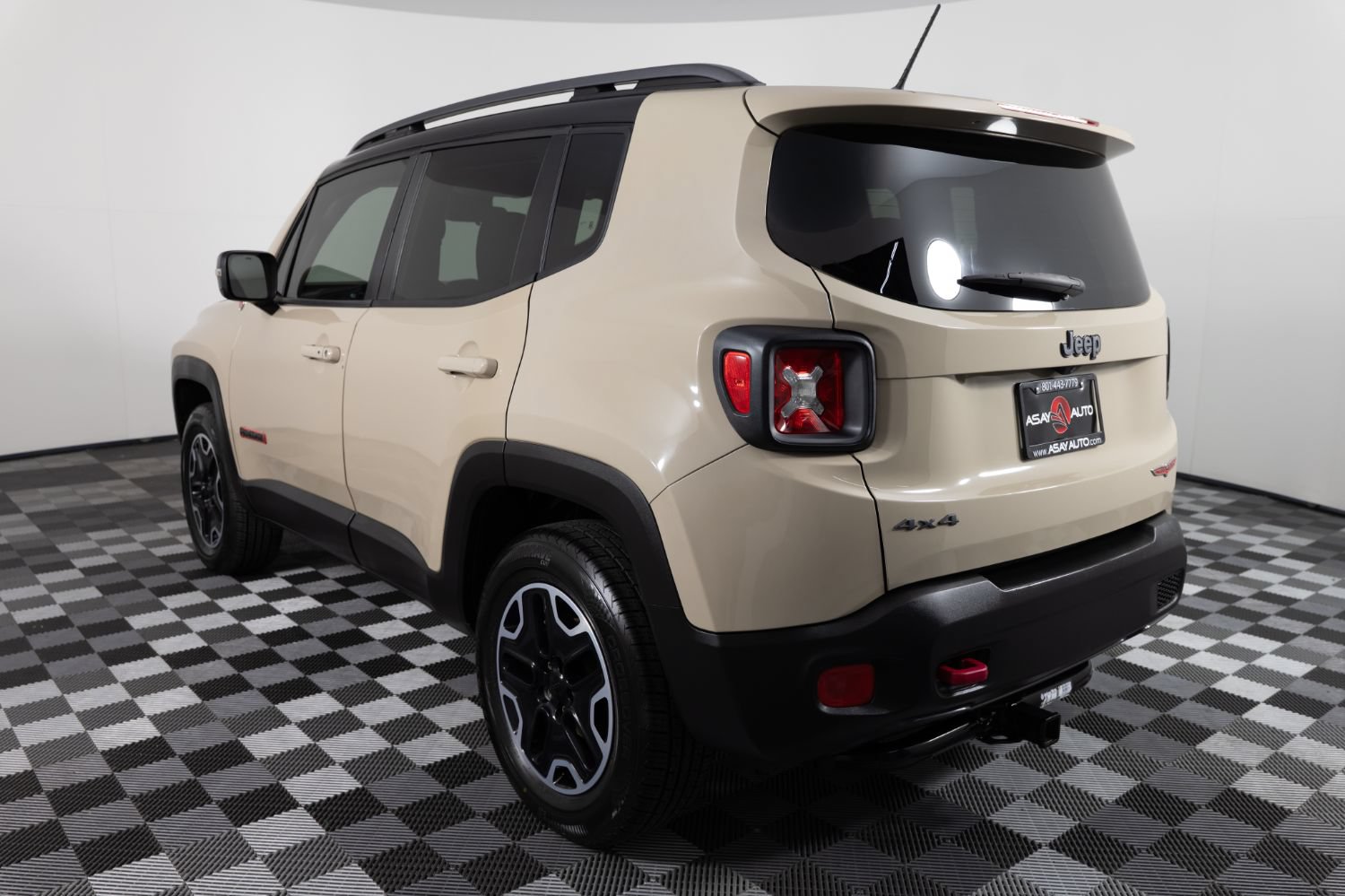 Used 2015 Jeep Renegade Trailhawk w/ Popular Equipment Group AWD/4WD image 5