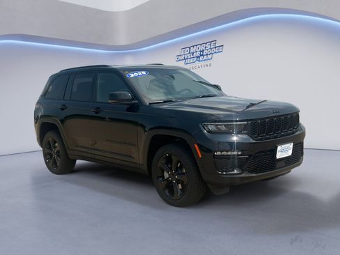 New 2025 Jeep Grand Cherokee Limited w/ Black Appearance Package image 7