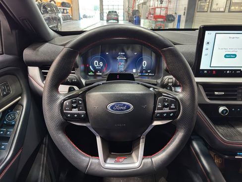 Used 2025 Ford Explorer ST image 24
