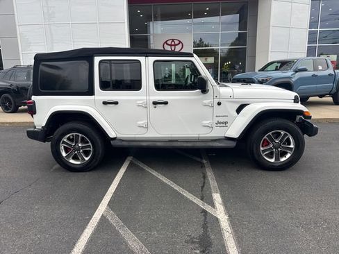 Used 2018 Jeep Wrangler Unlimited Sahara AWD/4WD image 2