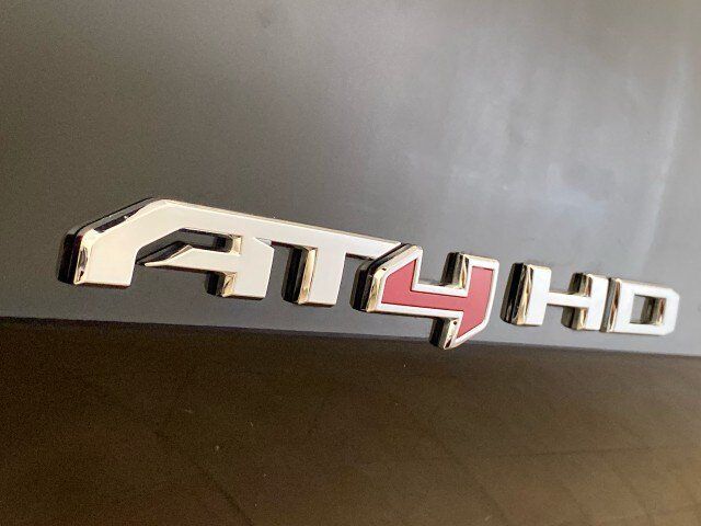 Used 2022 GMC Sierra 2500 AT4 w/ Gooseneck/5TH Wheel Package AWD/4WD image 14