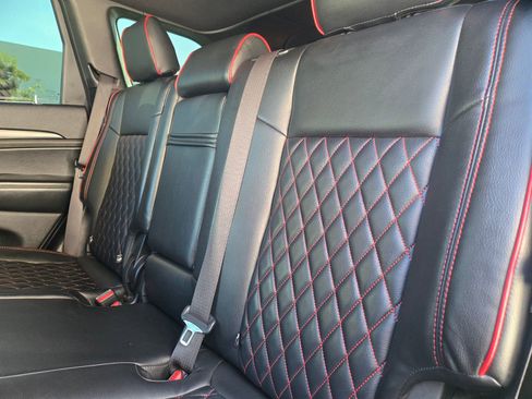 Used 2020 Jeep Grand Cherokee Laredo image 11