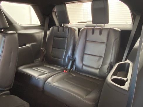 Used 2018 Ford Explorer XLT w/ Equipment Group 202A image 22