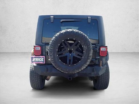 Used 2018 Jeep Wrangler Unlimited Sahara AWD/4WD image 3