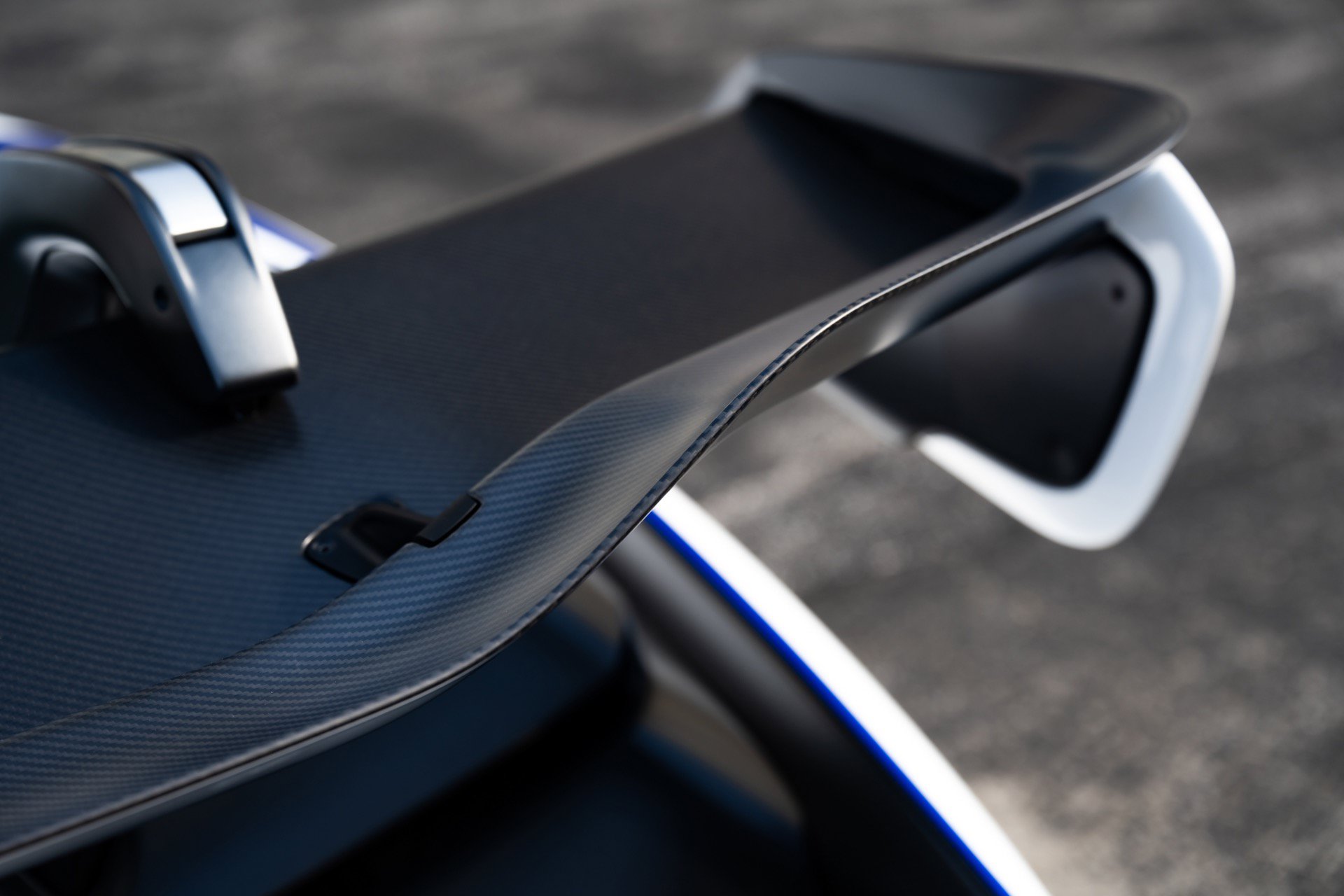 Used 2019 McLaren Senna RWD image 57