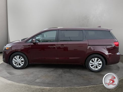 Used 2018 Kia Sedona LX FWD image 4
