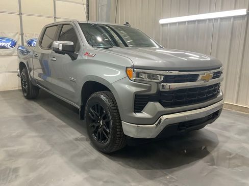 Used 2024 Chevrolet Silverado 1500 LT w/ Z71 Off-Road Package AWD/4WD image 1
