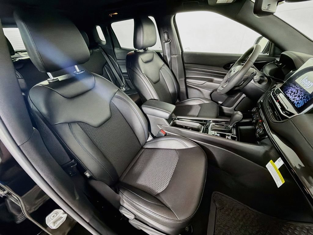 New 2026 Jeep Compass Latitude w/ Sun and Sound Group AWD/4WD image 27