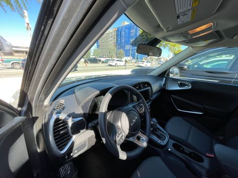 Used 2025 Kia Soul LX w/ LX Technology Package image 34
