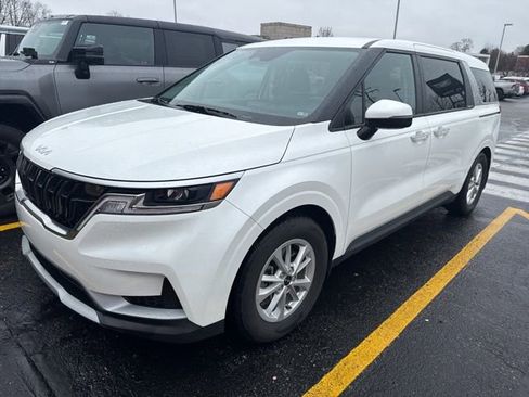 Certified 2023 Kia Carnival LX image 2