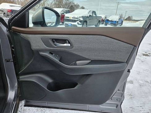 Used 2023 Nissan Rogue SV image 32