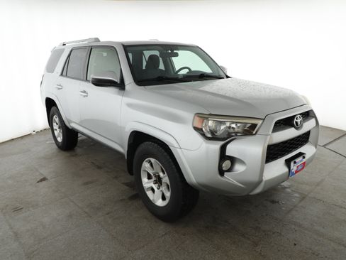 Used 2016 Toyota 4Runner SR5 RWD image 3