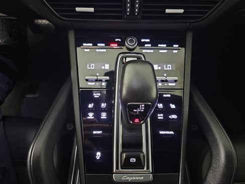 Used 2023 Porsche Cayenne AWD/4WD image 31