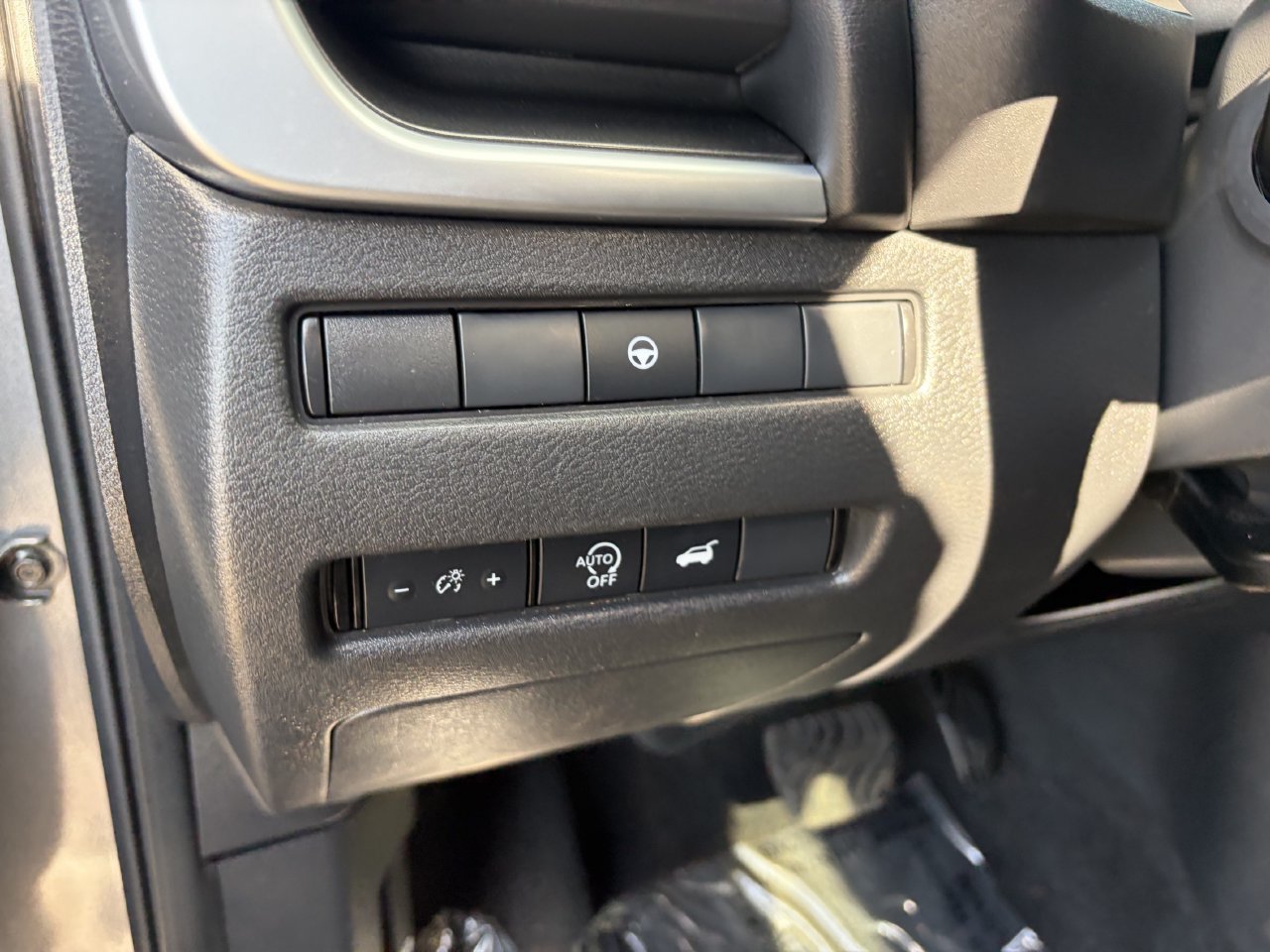 Certified 2025 Nissan Rogue SV FWD image 25
