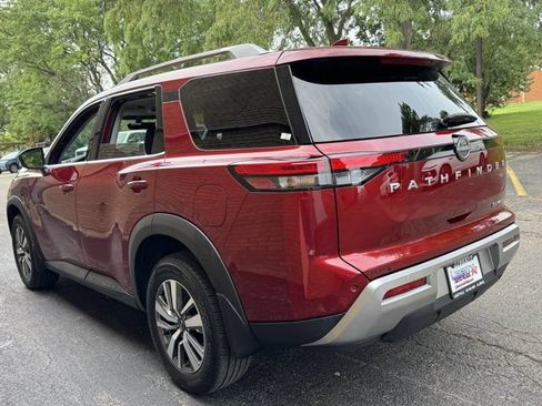 Used 2024 Nissan Pathfinder SL AWD/4WD image 30